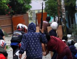 Siswi SMP di Depok Pamer Aniaya Teman Gara-gara Cowok Hingga Disuruh Sujud, Ibu Korban Geram