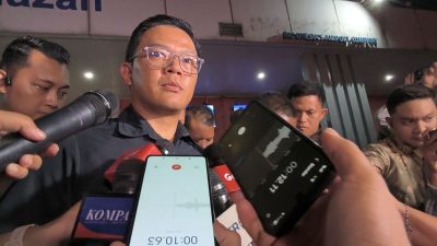 Tangisan Keluarga Sambut Kepulangan Jenazah Staf KBRI Peru Zetro ke Tanah Air