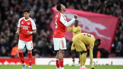 ARSENAL Kedinginan di Puncak