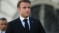 Macron Didesak Mundur