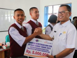 Ketua DPD PDIP Sumut Salurkan Beasiswa Rp309 Juta untuk 635 Pelajar di Toba, Bupati