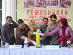 Barang Bukti Dimusnahkan, Kapolres Labusel Tegaskan Komitmen Penegakan Hukum