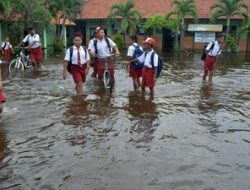 Puluhan Sekolah Terendam Banjir