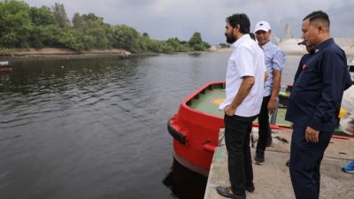 Mualem Tinjau Distribusi Logistik