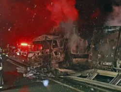Ngerinya Tabrakan Beruntun di Tokyo Api Berkobar 57 Mobil Numpuk