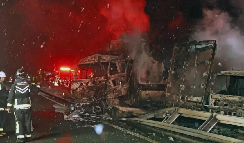 Ngerinya Tabrakan Beruntun