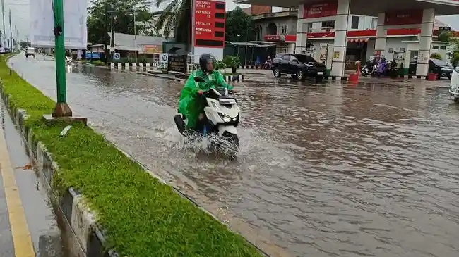 Hujan Terus Mengguyur