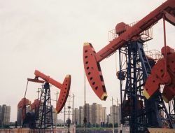 Harga Minyak Melejit di Atas 100 Dollar AS Pasar Bingung oleh Klaim AS-Iran