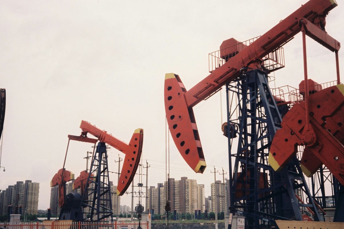 Harga Minyak Melejit