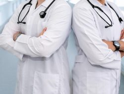 Tunjangan Khusus Dokter dari Pusat dan Tafsir Menyimpang Daerah