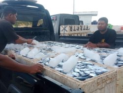 Harga Plastik Menonjak Penjual Es untuk Nelayan Terpaksa Naikkan Harga